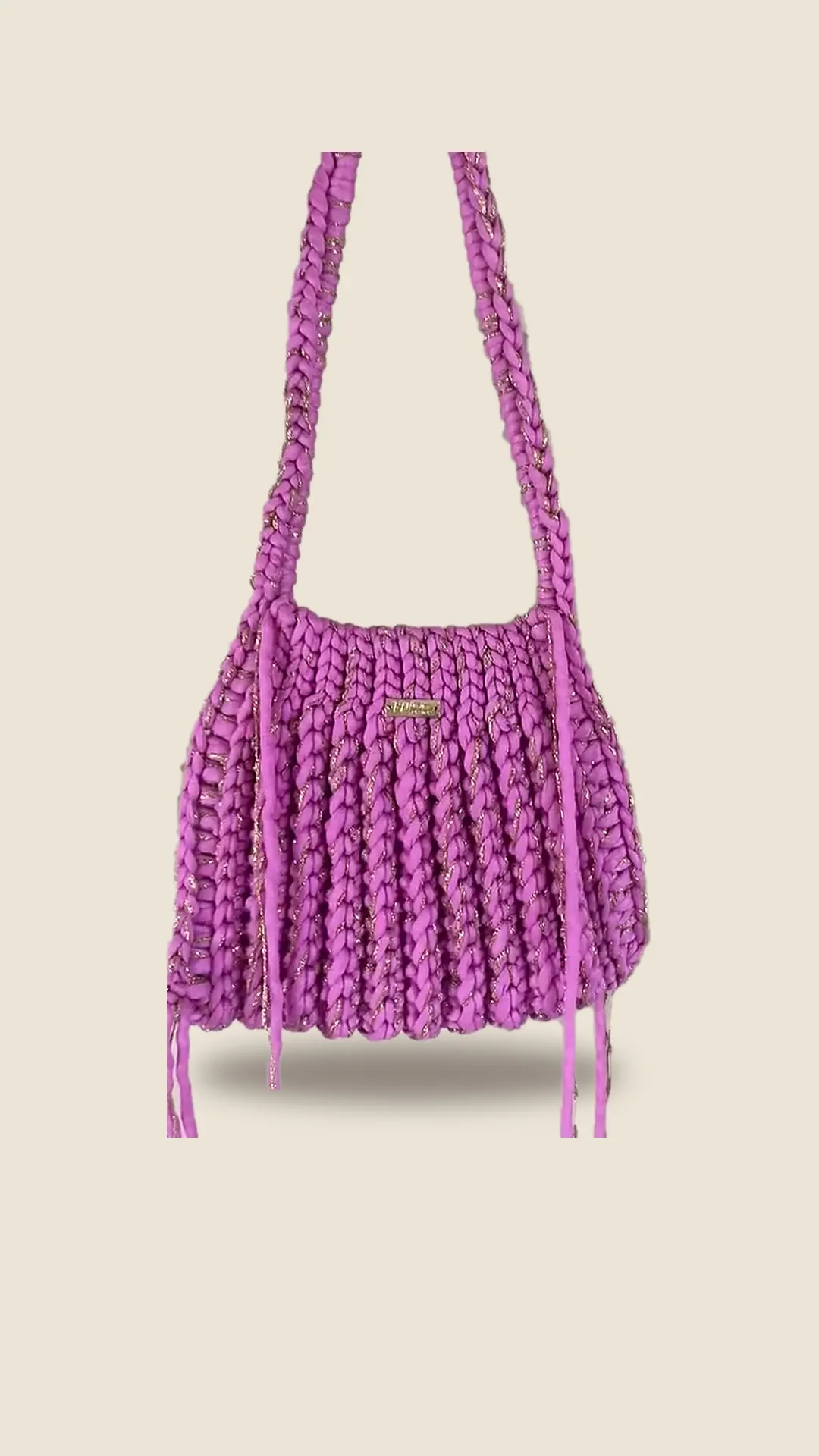 Sac bandoulière en crochet rose fuchsia à côtes verticales et fil doré